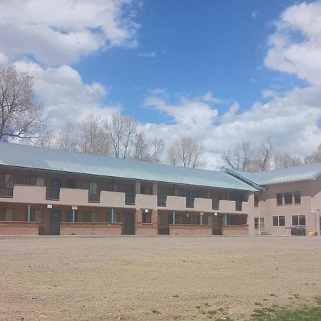 Down Home Lodge & Rv ParkChama エクステリア 写真